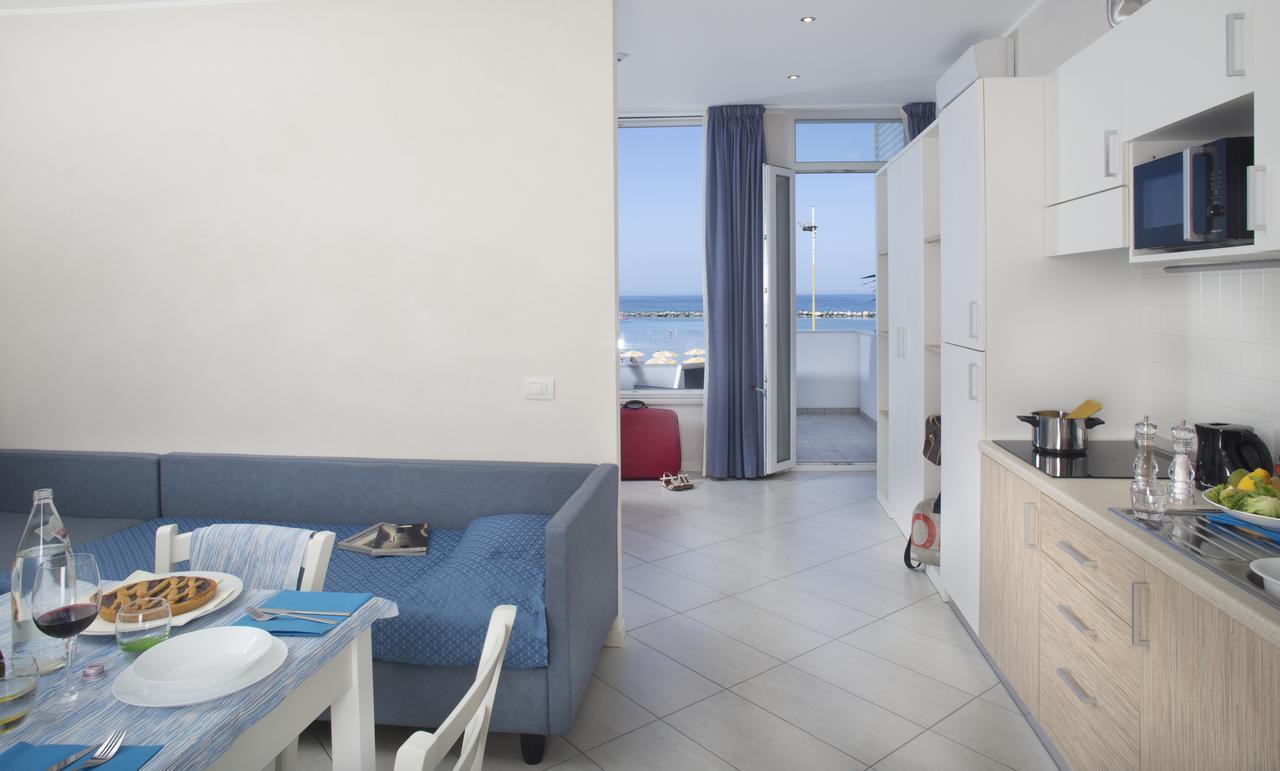 بيلاريا-إيجيا مارينا White Suite & Apartments المظهر الخارجي الصورة