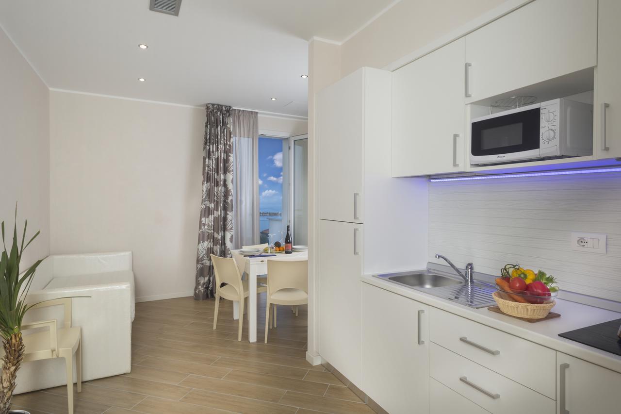 بيلاريا-إيجيا مارينا White Suite & Apartments المظهر الخارجي الصورة