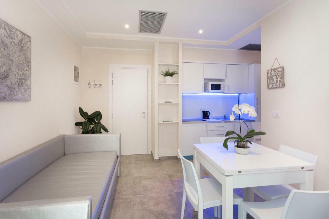 بيلاريا-إيجيا مارينا White Suite & Apartments المظهر الخارجي الصورة