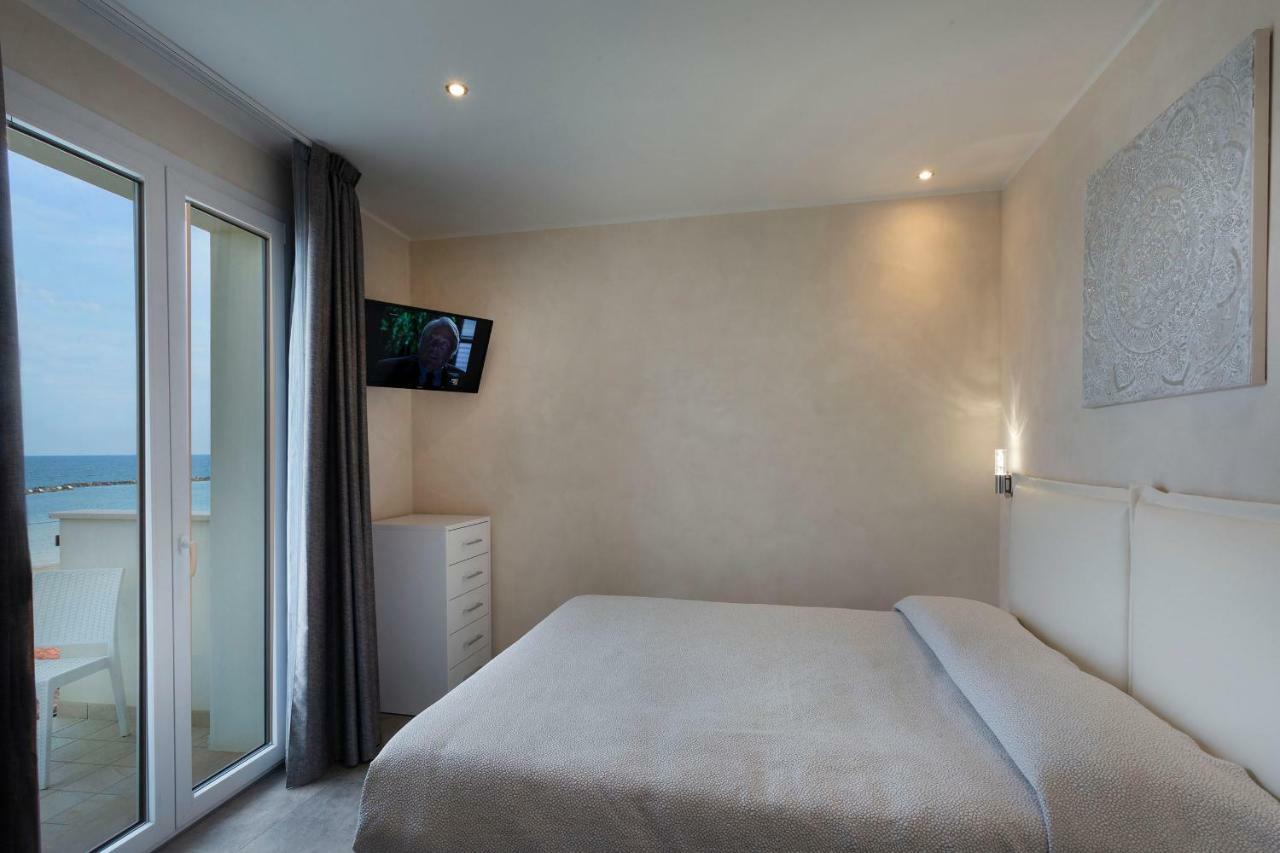 بيلاريا-إيجيا مارينا White Suite & Apartments المظهر الخارجي الصورة